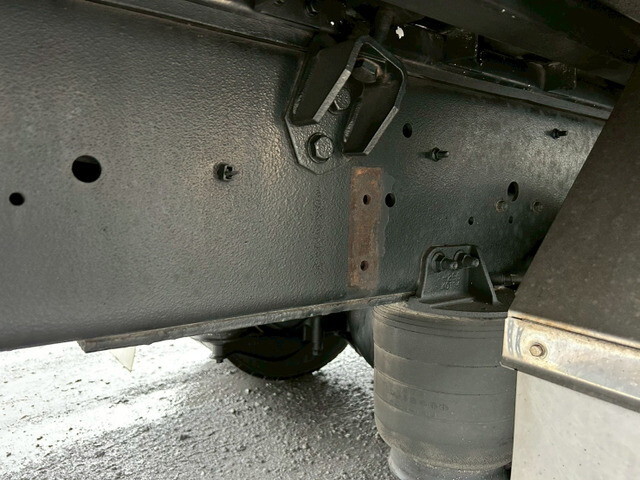 いすゞギガアルミウイング大型（10t）[写真33]