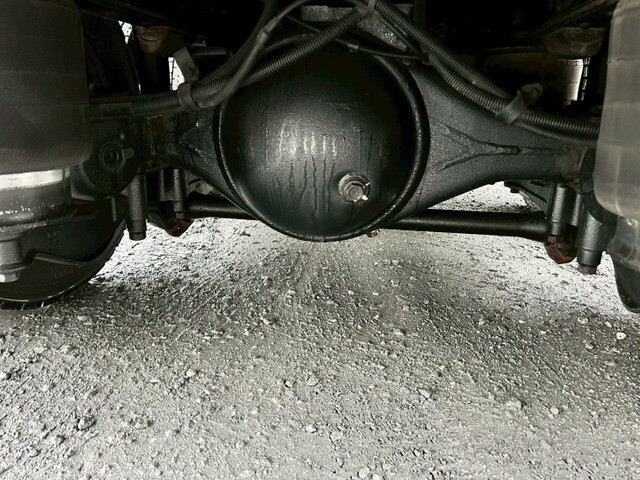 いすゞギガアルミウイング大型（10t）[写真35]