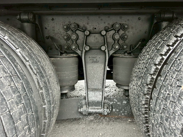 いすゞギガアルミウイング大型（10t）[写真36]