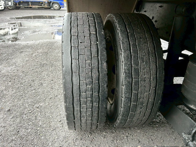 いすゞギガアルミウイング大型（10t）[写真37]