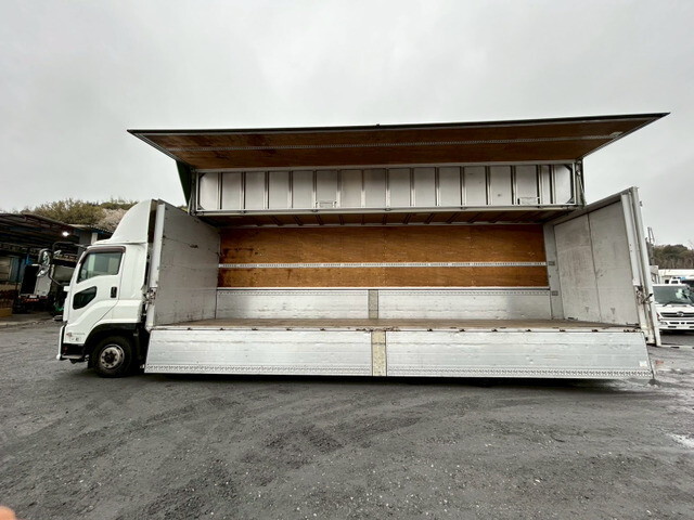 いすゞギガアルミウイング大型（10t）[写真05]