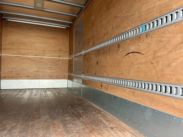 日野デュトロアルミバン小型（2t・3t）[写真09]