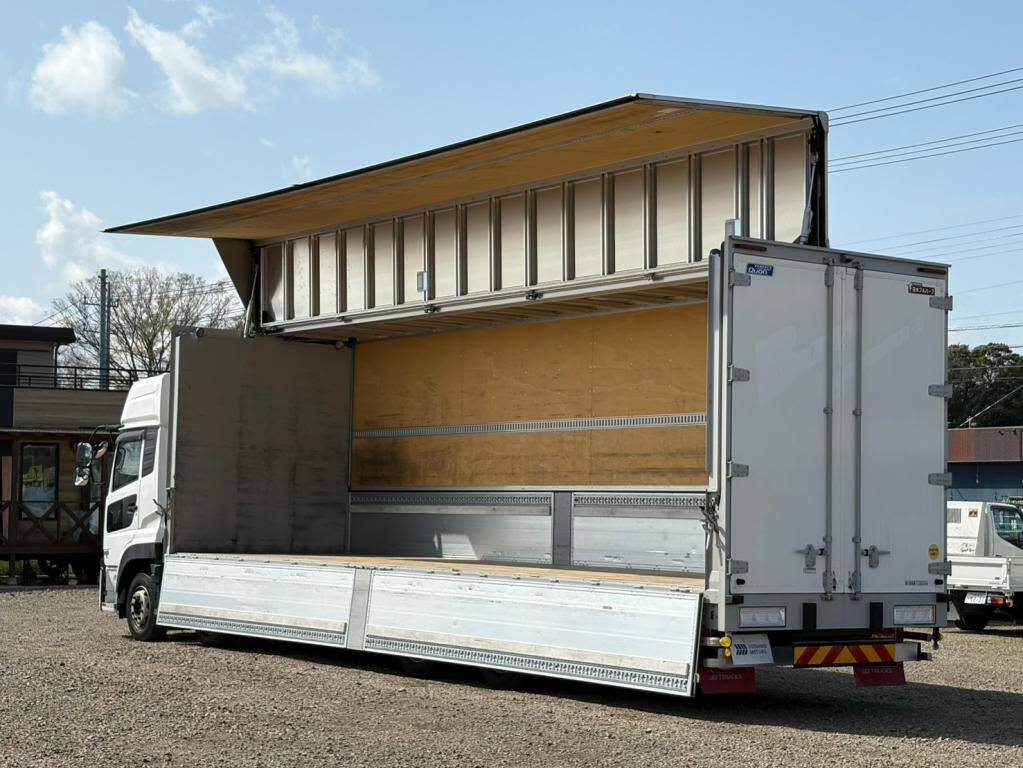 UDトラックスクオンアルミウイング大型（10t）[写真12]