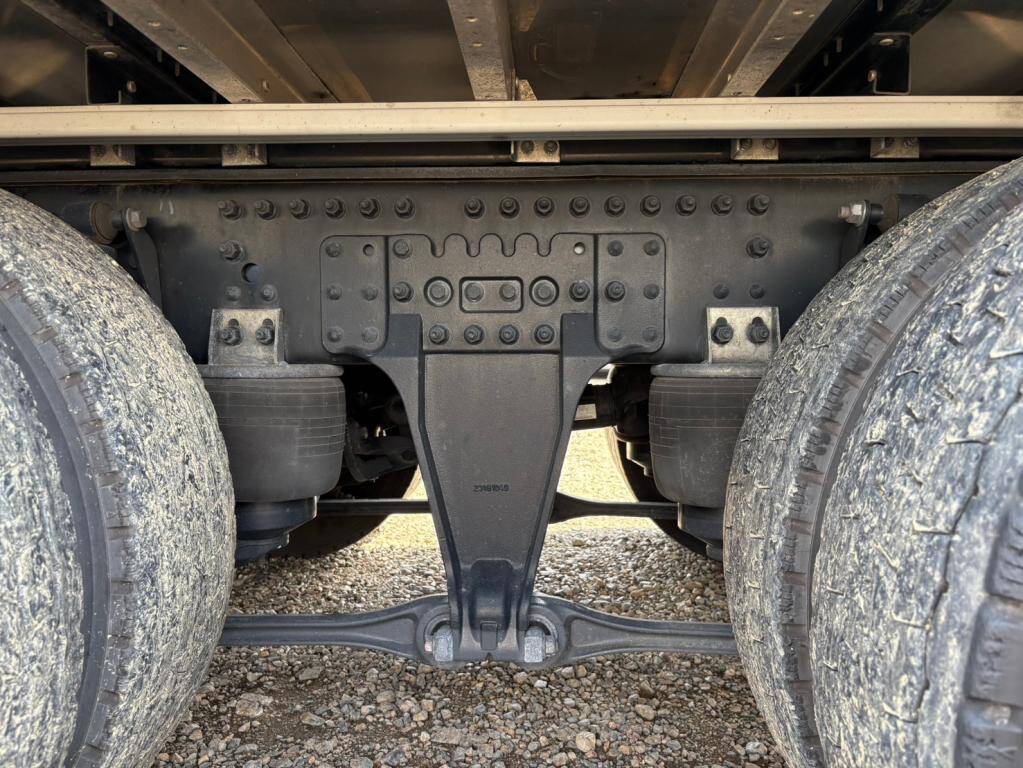 UDトラックスクオンアルミウイング大型（10t）[写真16]