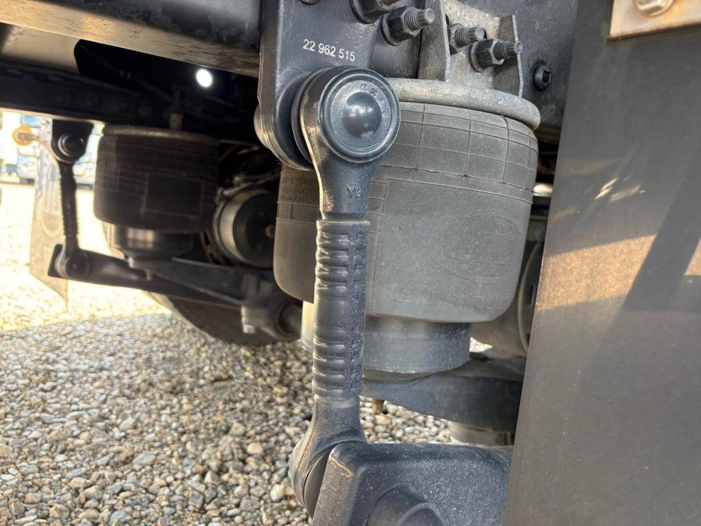 UDトラックスクオンアルミウイング大型（10t）[写真17]