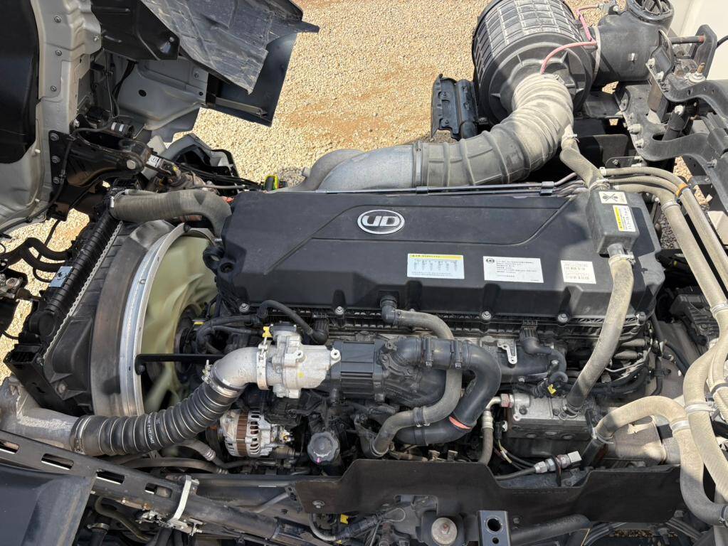 UDトラックスクオンアルミウイング大型（10t）[写真18]