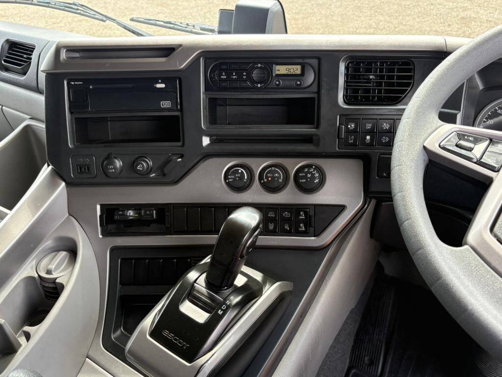 UDトラックスクオンアルミウイング大型（10t）[写真22]