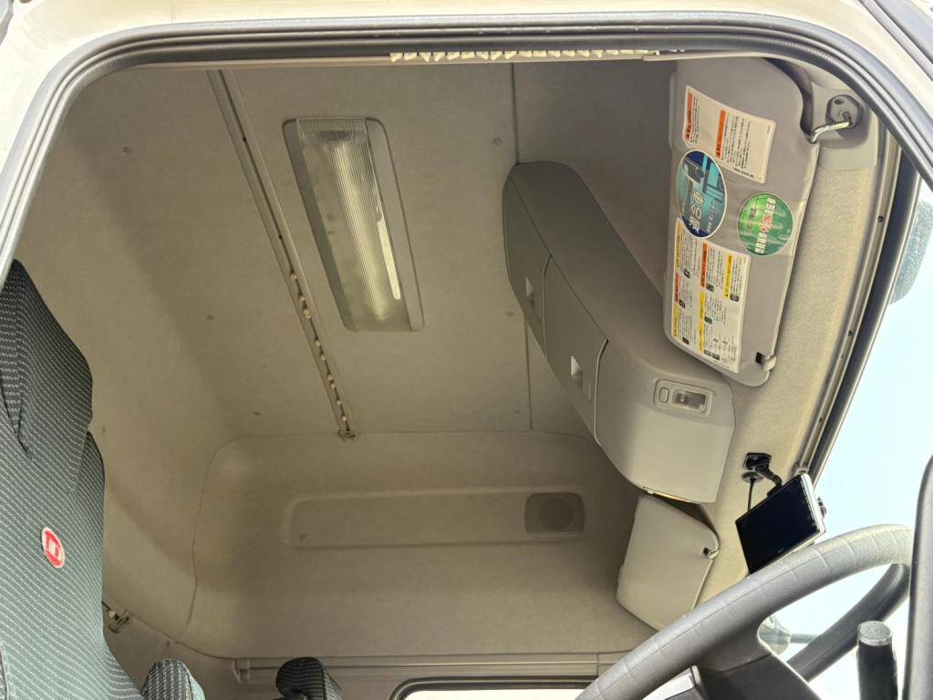 UDトラックスクオンアルミウイング大型（10t）[写真24]