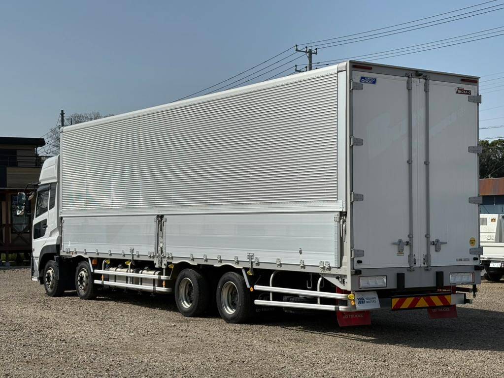 UDトラックスクオンアルミウイング大型（10t）[写真03]