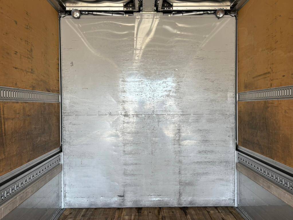 UDトラックスクオンアルミウイング大型（10t）[写真07]