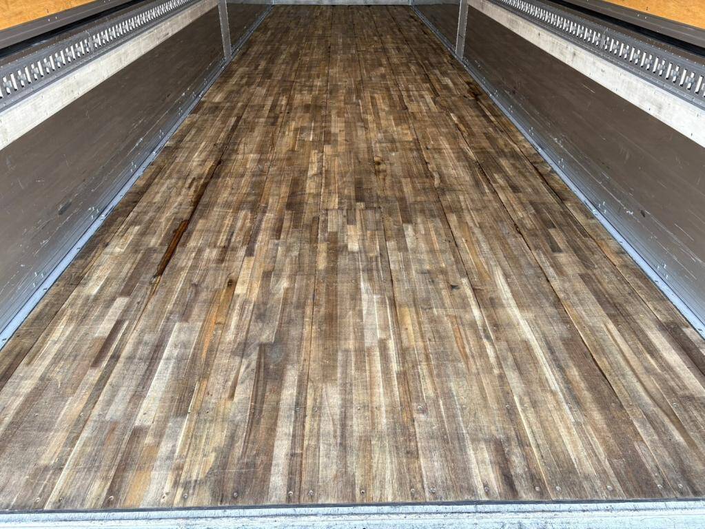 UDトラックスクオンアルミウイング大型（10t）[写真08]