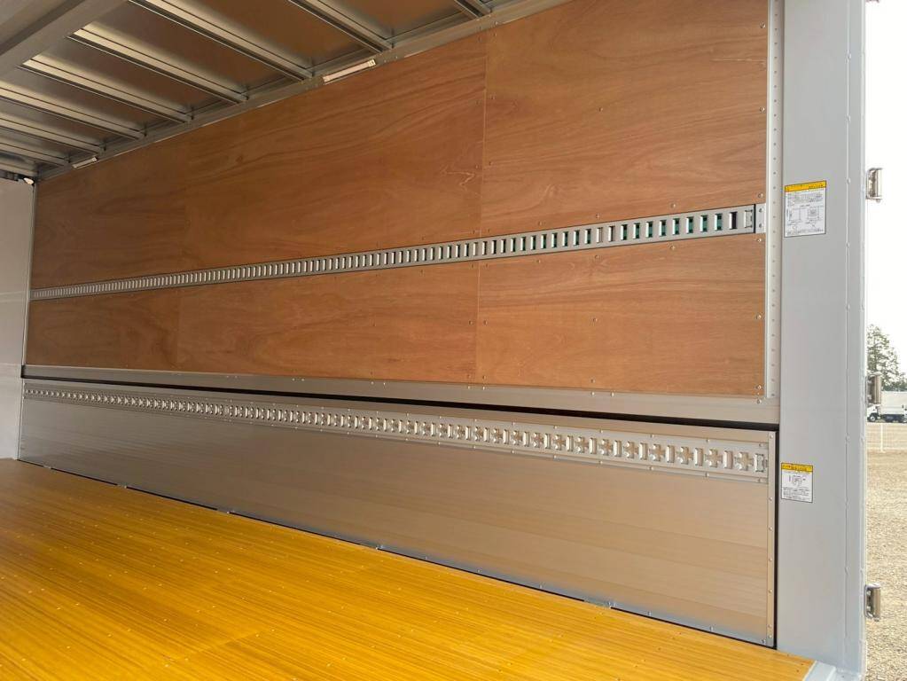 三菱ふそうファイターアルミウイング中型（4t）[写真10]