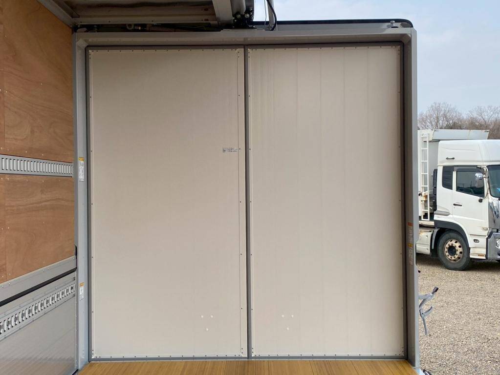 三菱ふそうファイターアルミウイング中型（4t）[写真13]