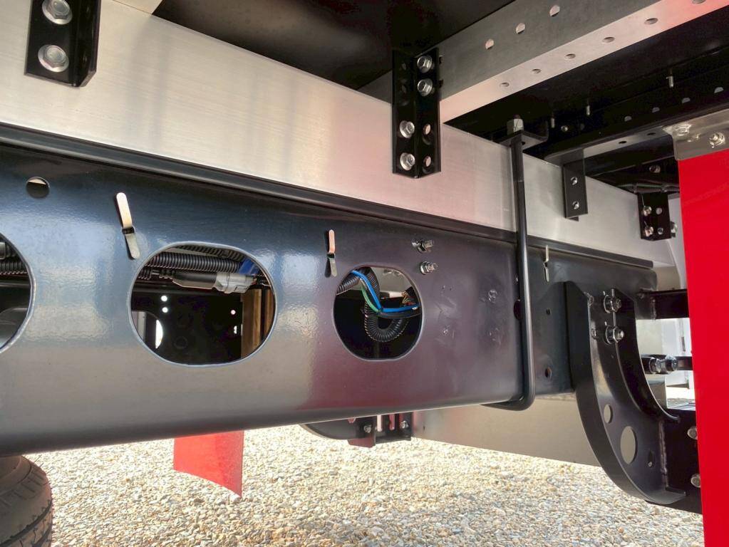 三菱ふそうファイターアルミウイング中型（4t）[写真15]