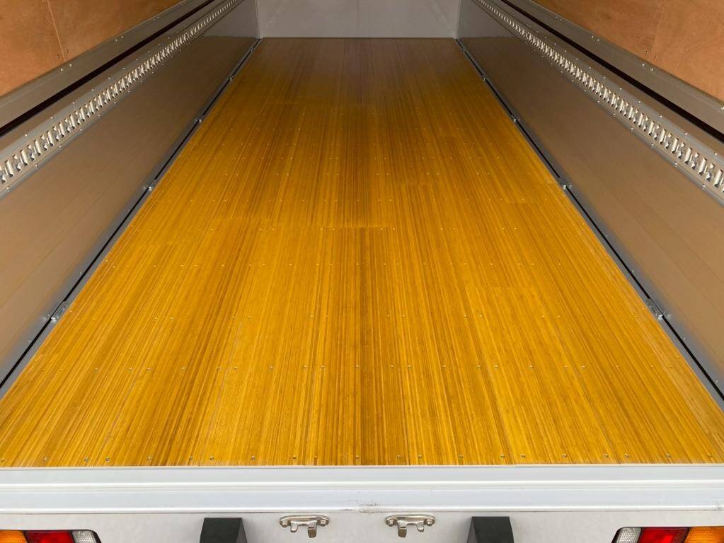 三菱ふそうファイターアルミウイング中型（4t）[写真08]