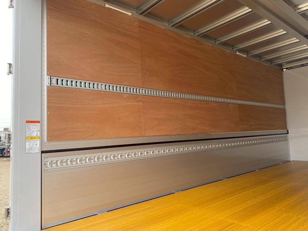 三菱ふそうファイターアルミウイング中型（4t）[写真09]