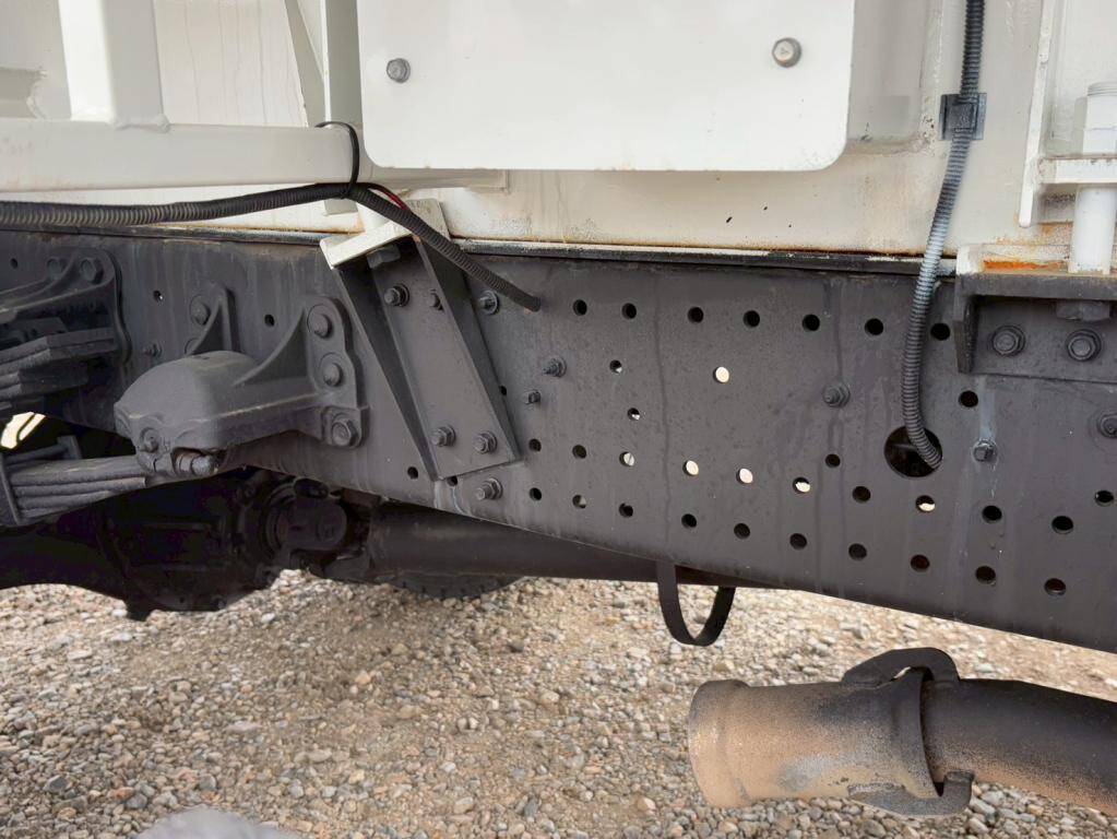 いすゞフォワード散水車増トン（6t・8t）[写真13]