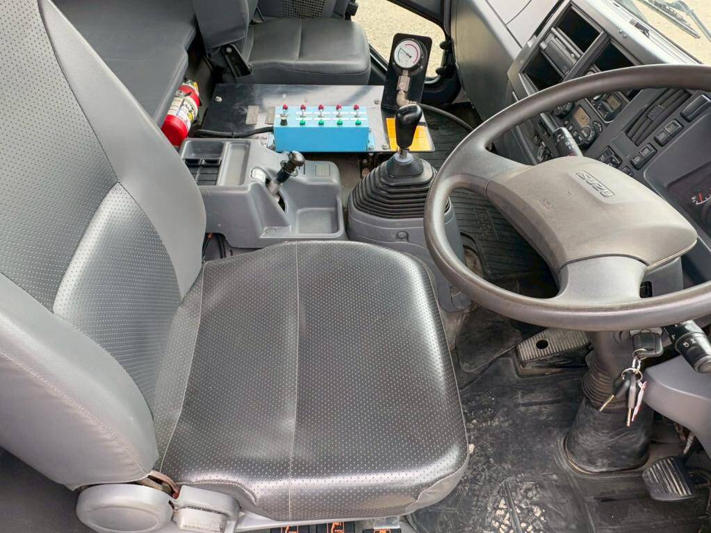 いすゞフォワード散水車増トン（6t・8t）[写真18]