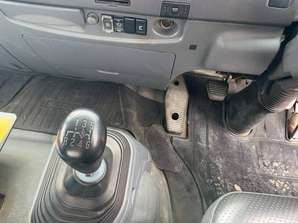 いすゞフォワード散水車増トン（6t・8t）[写真20]