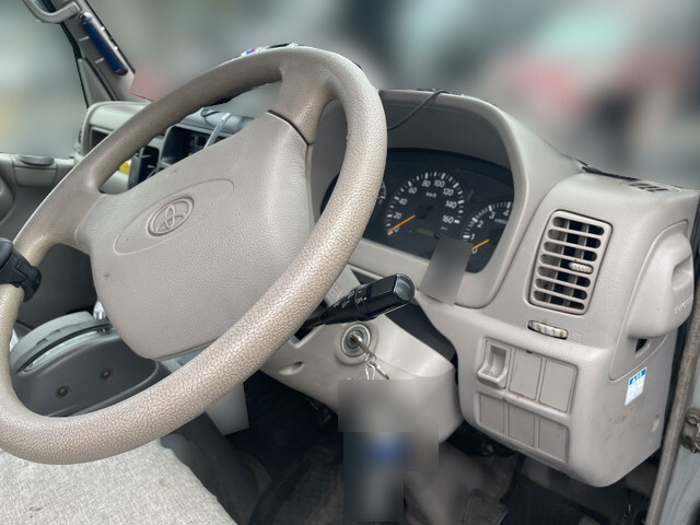 トヨタトヨエース平ボディ小型（2t・3t）[写真19]