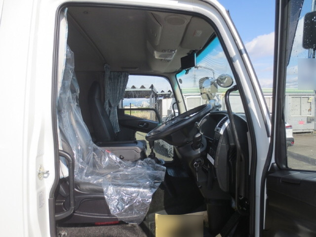 三菱ふそうファイター冷凍車（冷蔵車）中型（4t）[写真16]