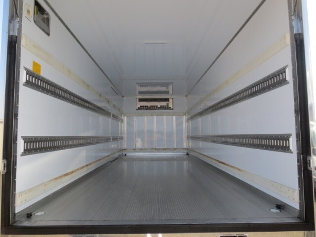 三菱ふそうファイター冷凍車（冷蔵車）中型（4t）[写真09]