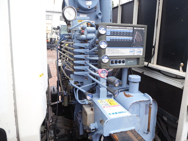 三菱ふそうキャンタークレーン3段小型（2t・3t）[写真14]