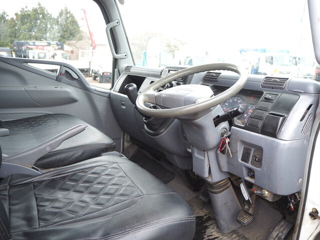 三菱ふそうキャンタークレーン3段小型（2t・3t）[写真35]