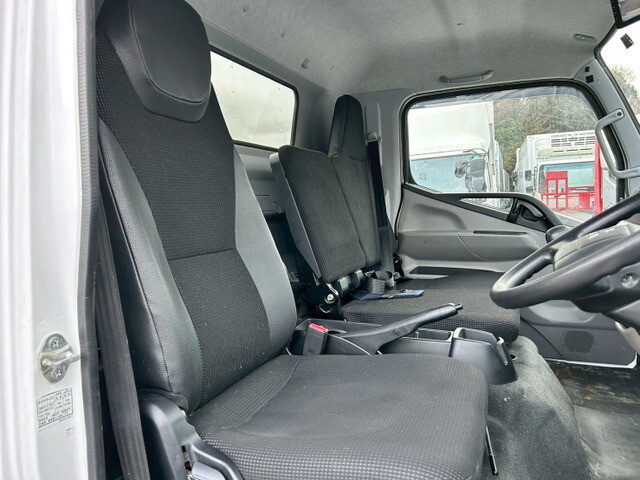 三菱ふそうキャンターアルミウイング小型（2t・3t）[写真12]