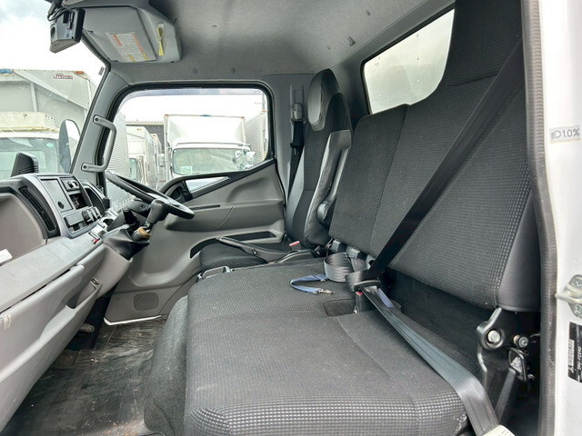 三菱ふそうキャンターアルミウイング小型（2t・3t）[写真16]