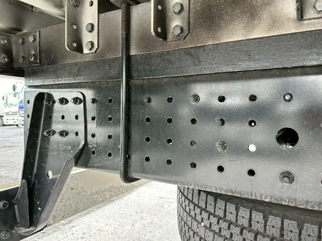 三菱ふそうキャンターアルミウイング小型（2t・3t）[写真32]