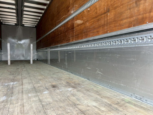 UDトラックスクオンアルミウイング大型（10t）[写真10]