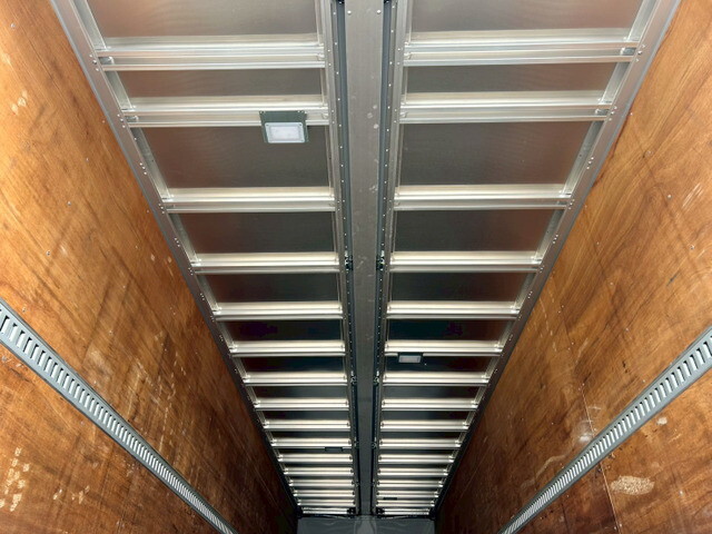 UDトラックスクオンアルミウイング大型（10t）[写真12]