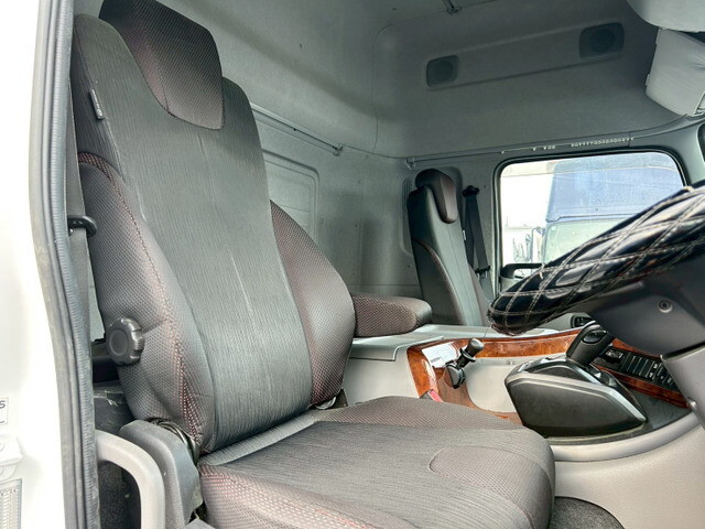 UDトラックスクオンアルミウイング大型（10t）[写真13]