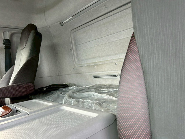 UDトラックスクオンアルミウイング大型（10t）[写真21]