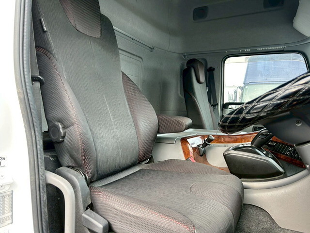 UDトラックスクオンアルミウイング大型（10t）[写真23]