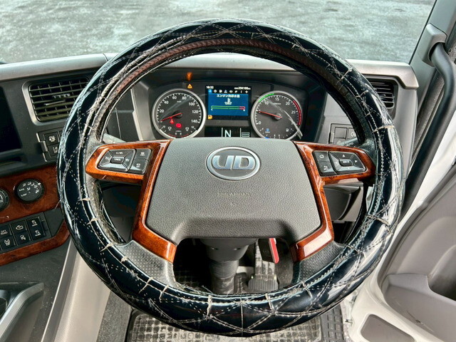 UDトラックスクオンアルミウイング大型（10t）[写真25]