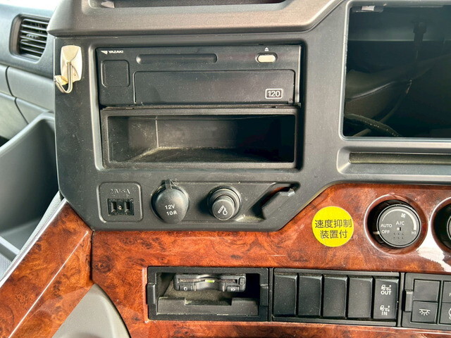 UDトラックスクオンアルミウイング大型（10t）[写真27]