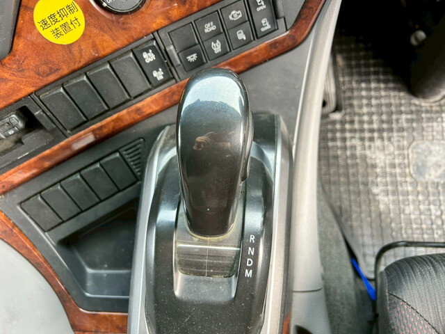 UDトラックスクオンアルミウイング大型（10t）[写真28]