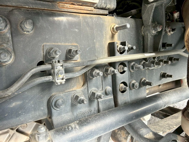 UDトラックスクオンアルミウイング大型（10t）[写真34]