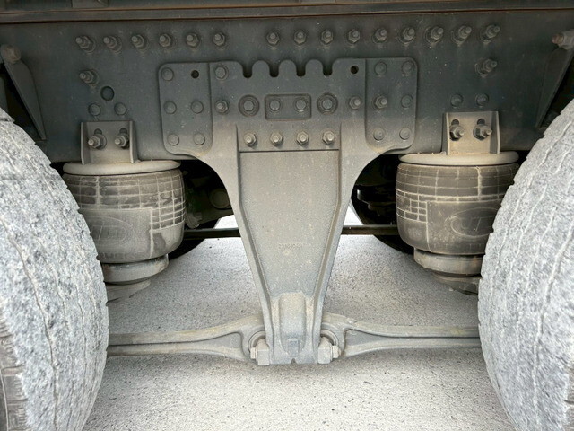 UDトラックスクオンアルミウイング大型（10t）[写真38]