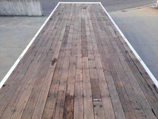 三菱ふそうスーパーグレートセルフクレーン3段大型（10t）[写真09]