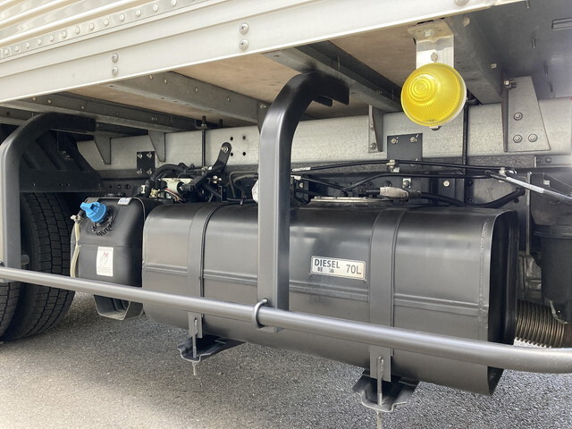 三菱ふそうキャンターアルミバン小型（2t・3t）[写真11]