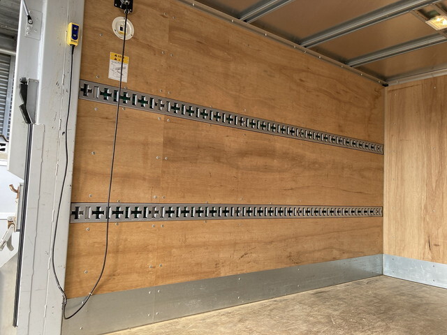 三菱ふそうキャンターアルミバン小型（2t・3t）[写真22]