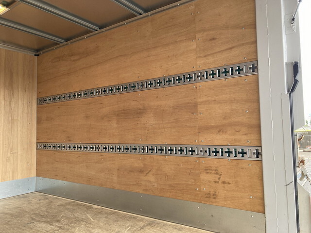 三菱ふそうキャンターアルミバン小型（2t・3t）[写真23]