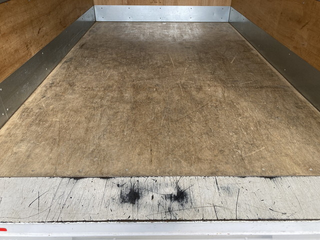 三菱ふそうキャンターアルミバン小型（2t・3t）[写真24]