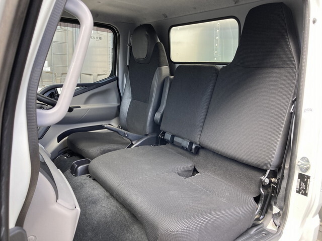 三菱ふそうキャンターアルミバン小型（2t・3t）[写真36]