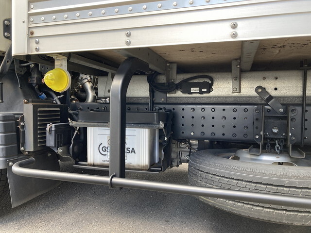 三菱ふそうキャンターアルミバン小型（2t・3t）[写真09]