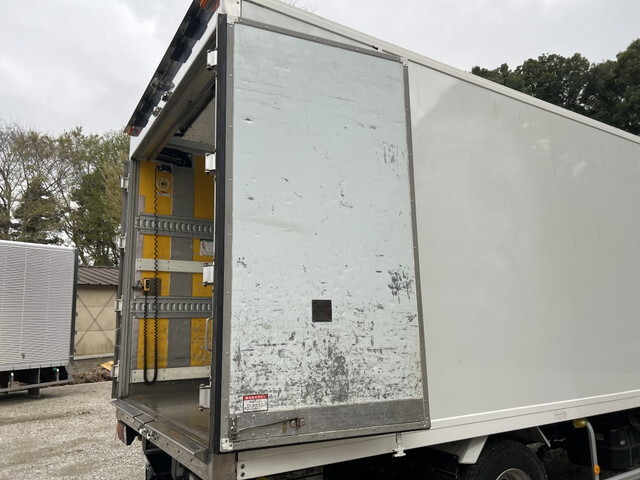 いすゞエルフ冷凍車（冷蔵車）小型（2t・3t）[写真11]