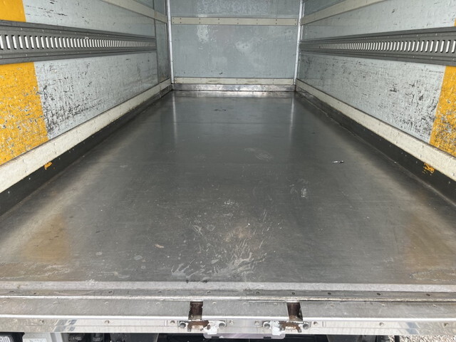 いすゞエルフ冷凍車（冷蔵車）小型（2t・3t）[写真13]